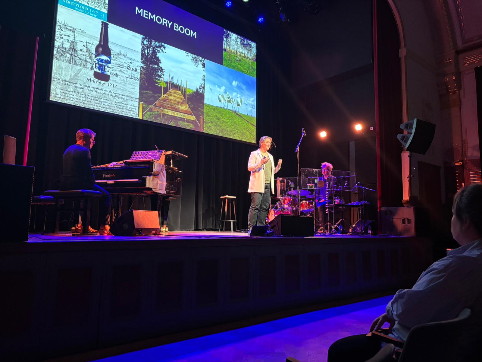 Lotte Jensen tijdens haar theatercollege